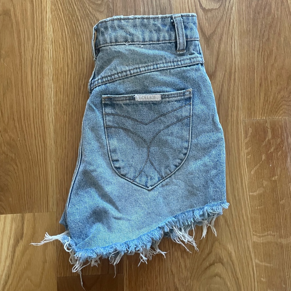 Rolla’s Duster Shorts in Sylvie (faded blue) - Picture 10 of 10